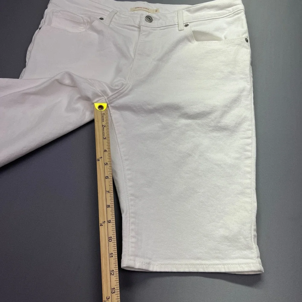 Levi's Bermuda Shorts White Denim Casual Everyday Sz 31 Fits 33.5